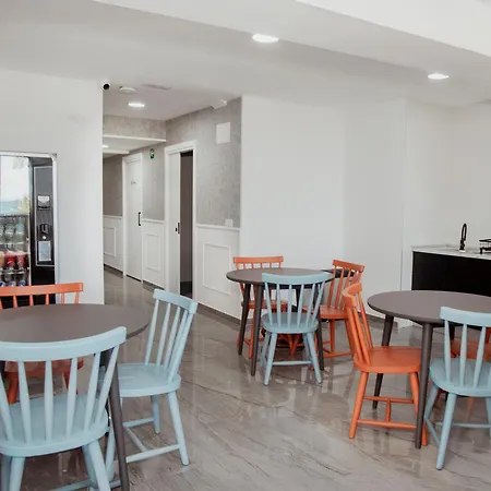 Kenza ホステル *